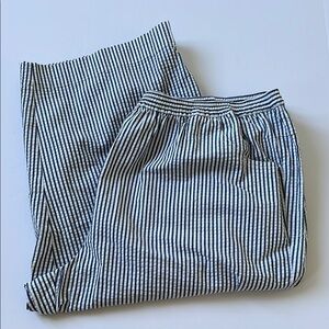 Quacker Factory Black and White Striped Capris